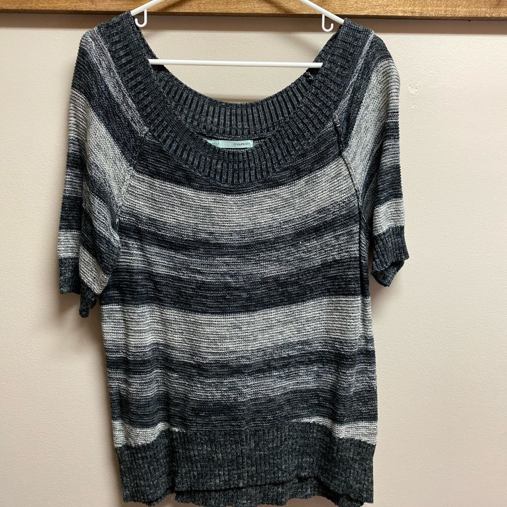 Half sleeve sweater